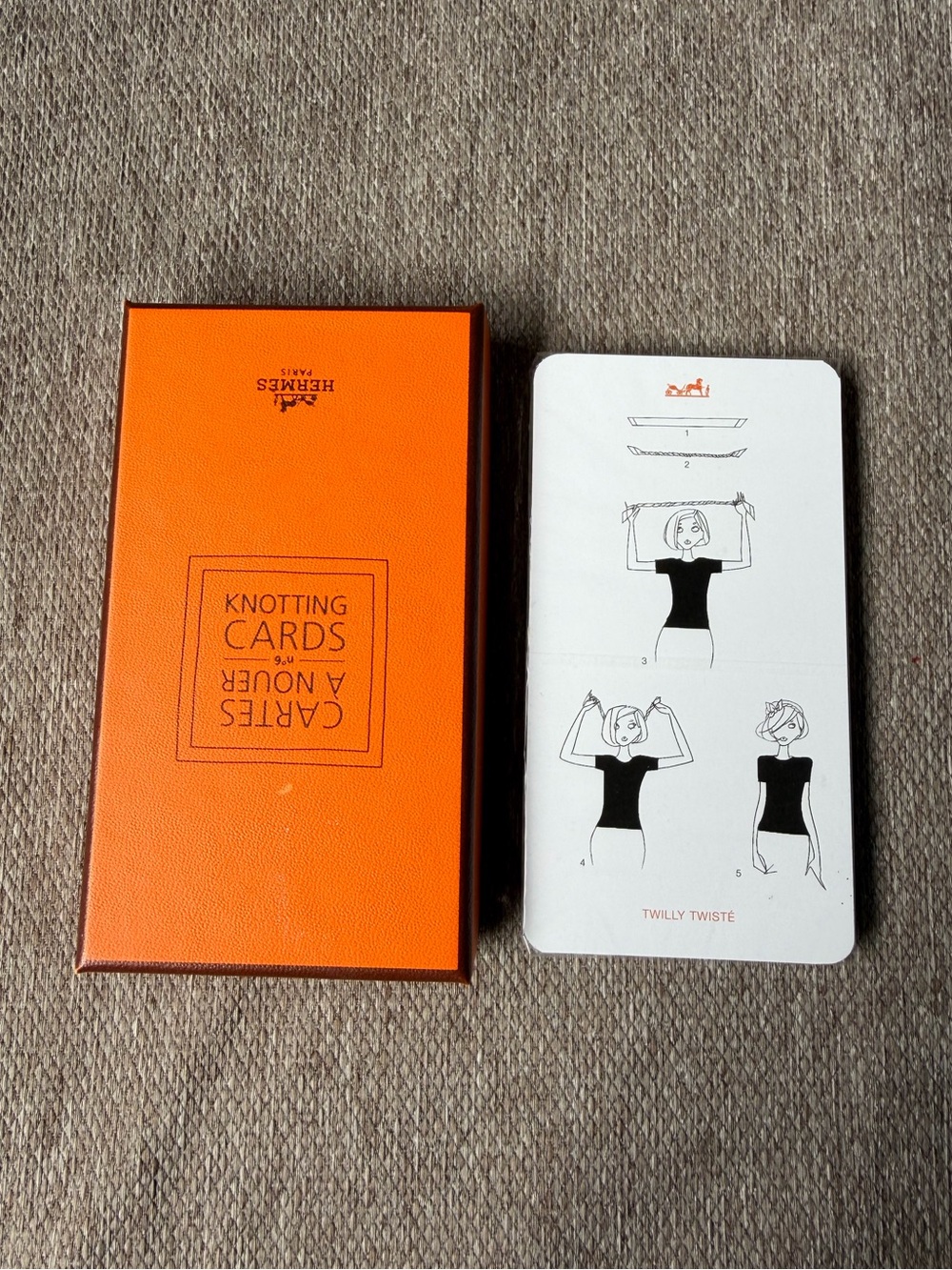 HERMES Knotting Cards Cartes A Nouer Carre
Scarf - Picture 4 of 4